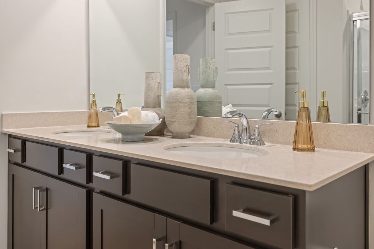 Dual-sink vanity at primary bath
