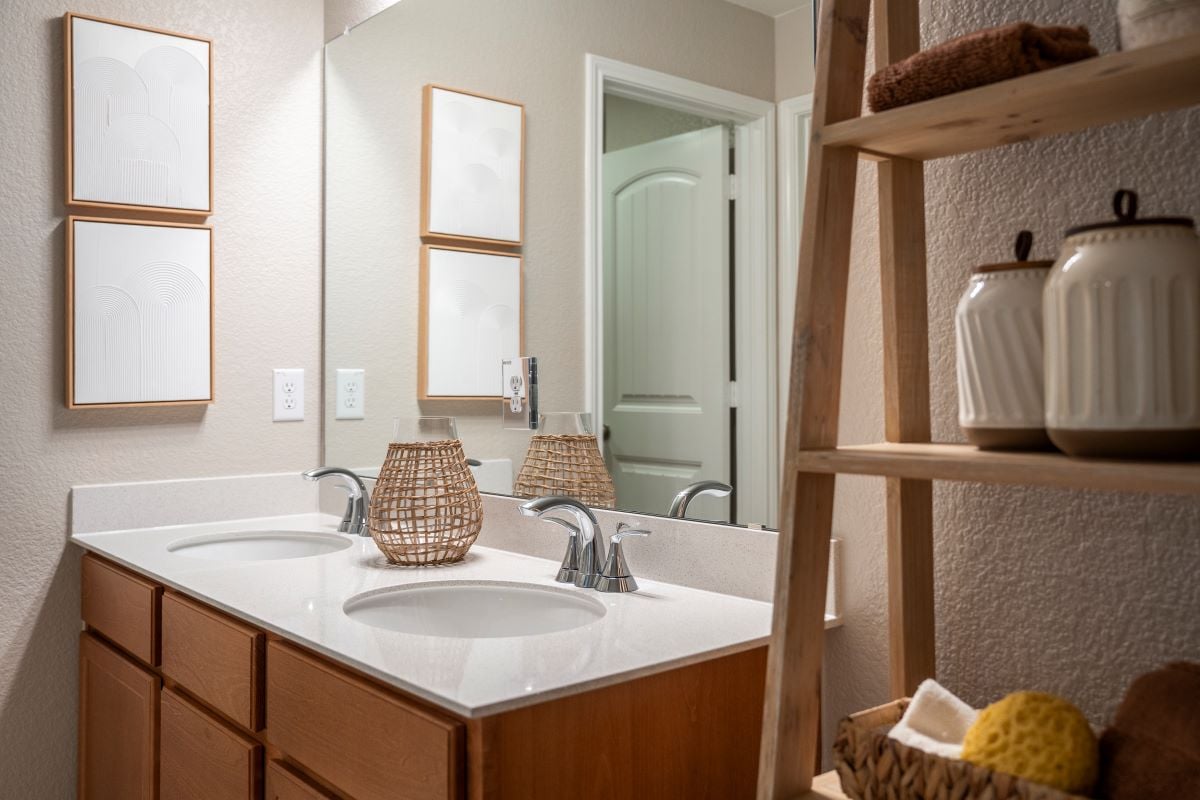 Dual-sink vanity at primary bath