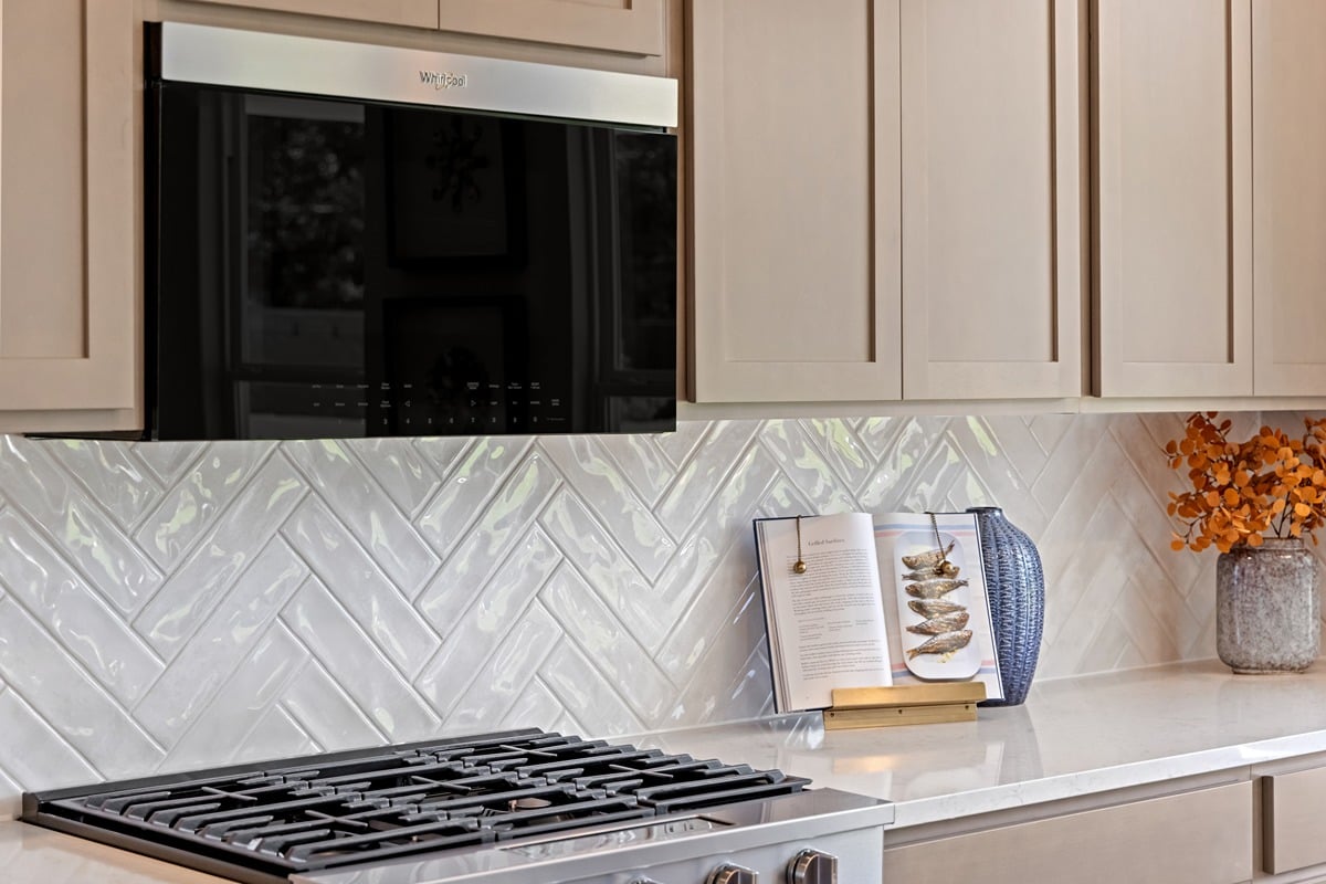 Kitchen tile backsplash