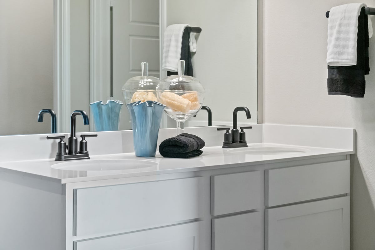 Dual-sink vanity at primary bath