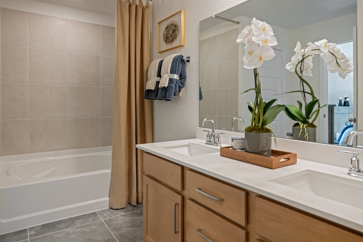 Dual-sink vanity at primary bath