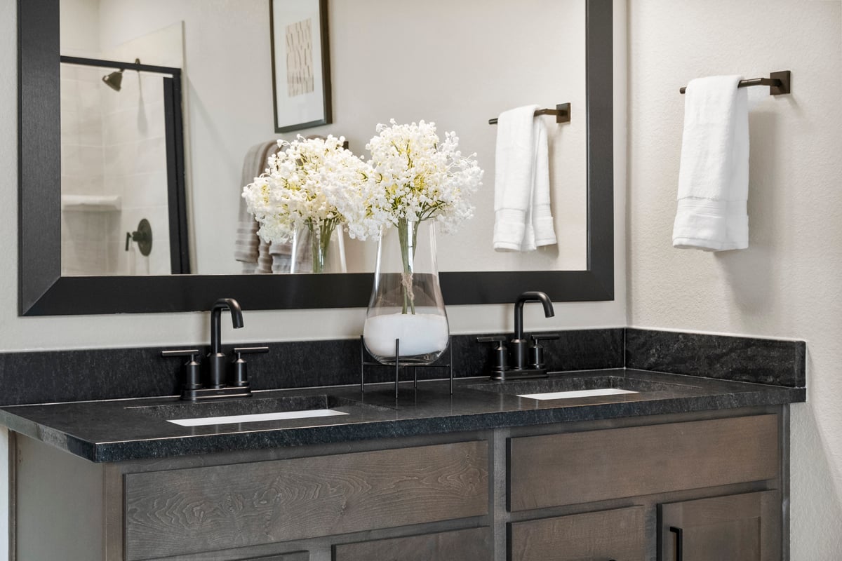 Dual-sink vanity at primary bath