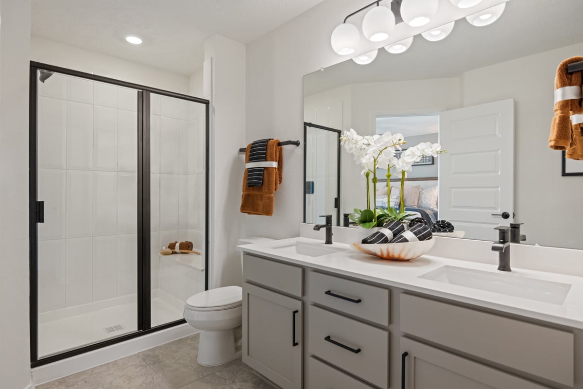 Dual-sink vanity at primary bath