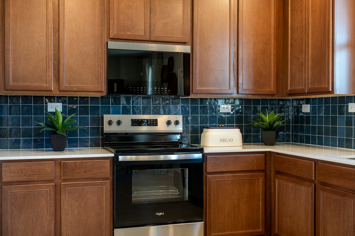 Flat-panel poplar kitchen cabinets