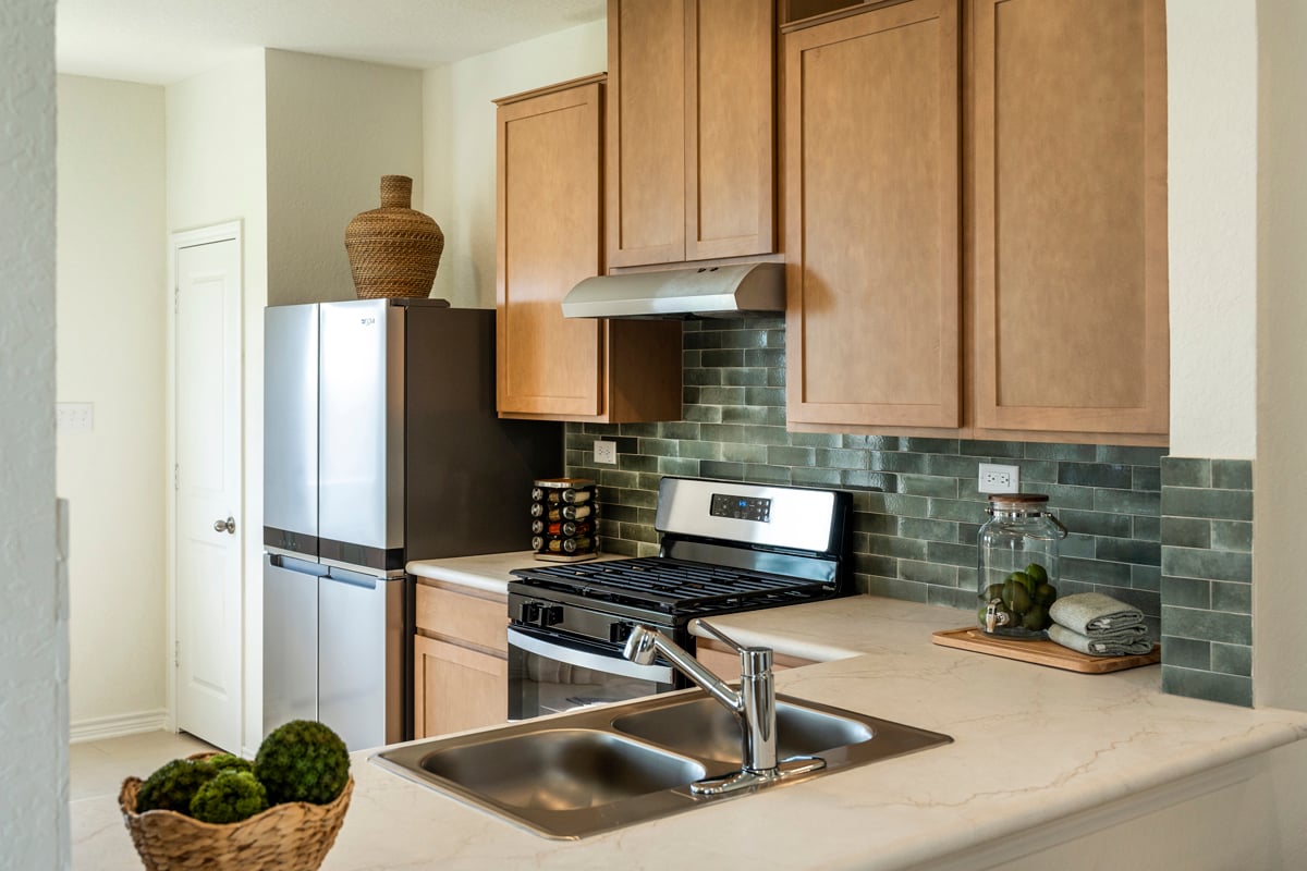 Dual-compartment stainless steel sink