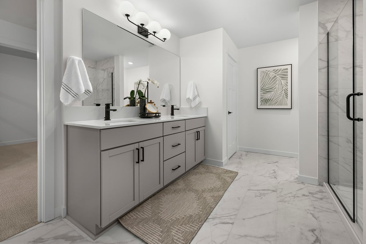 Dual-sink vanity at primary bath