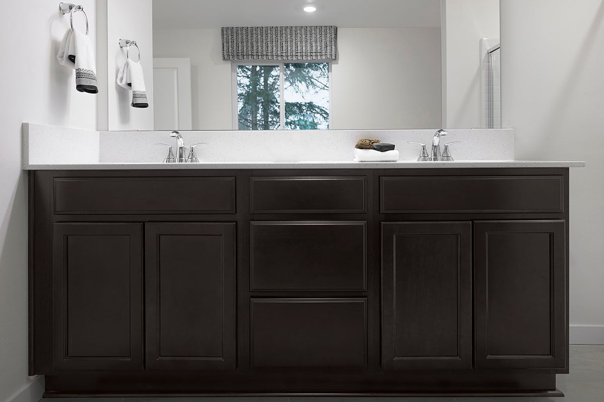 Dual-sink vanity at primary bath
