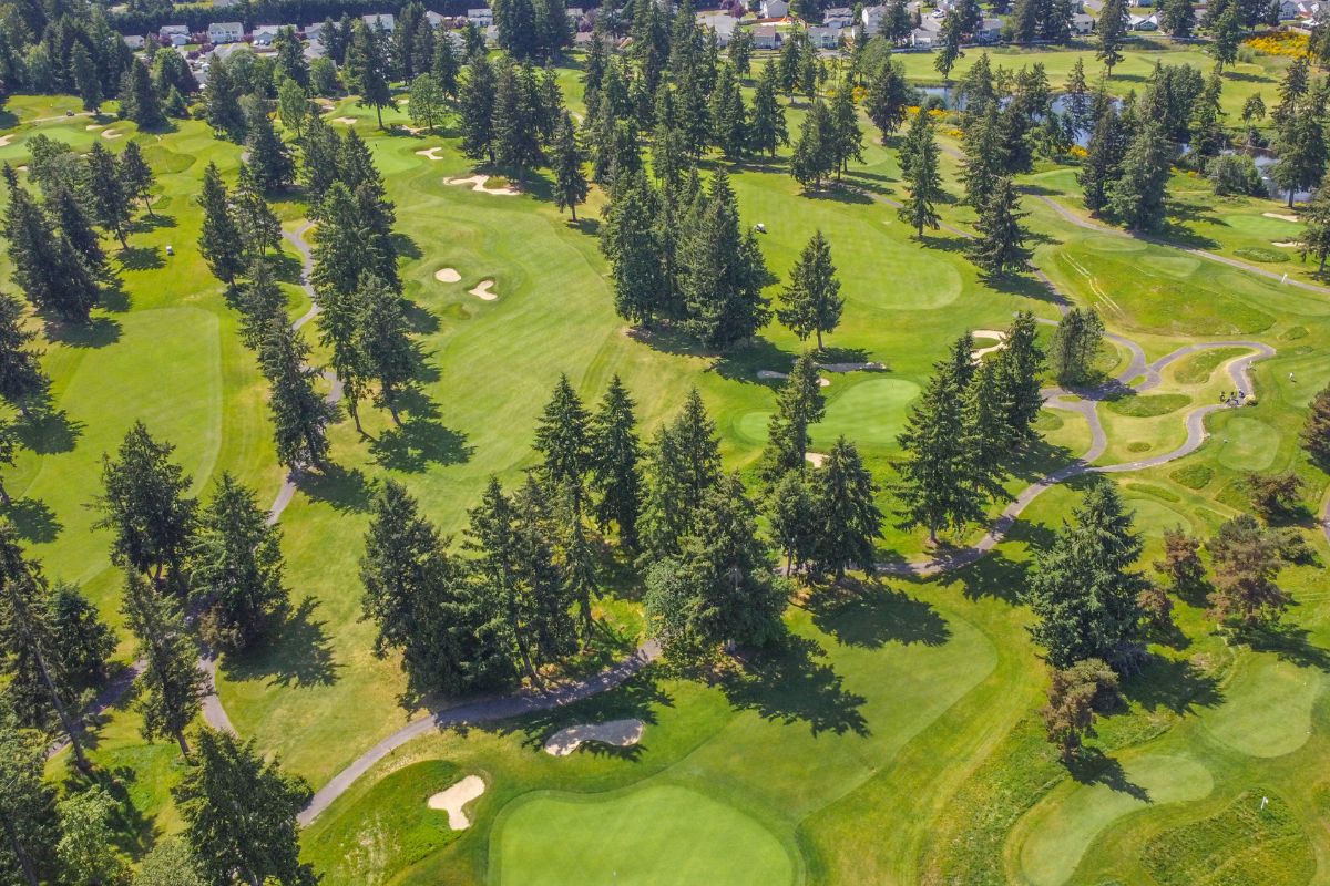 Just 3 minutes to The Classic Golf Club