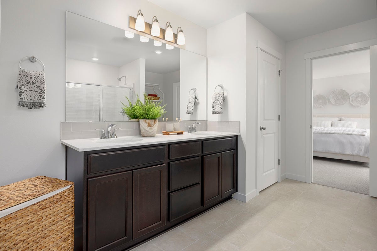 Dual-sink vanity at primary bath