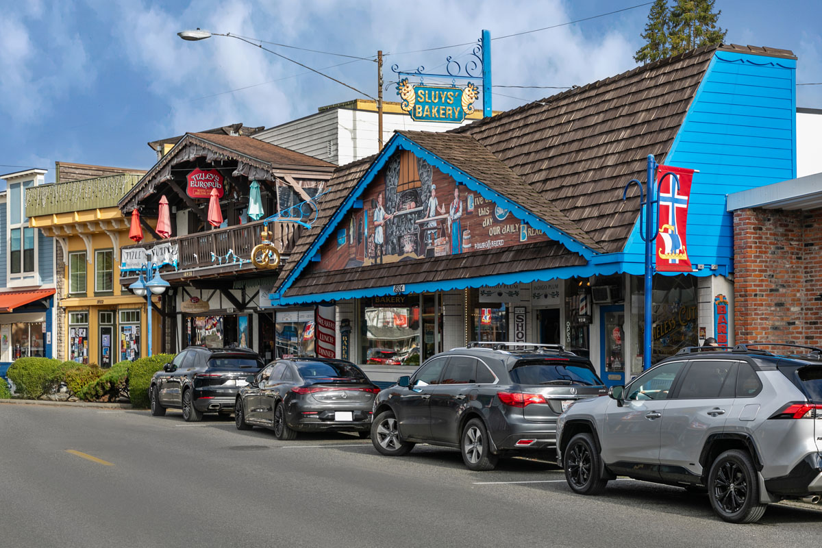 7-minute drive to historic downtown Poulsbo